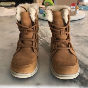 Sorel Joan the explorer fur boots